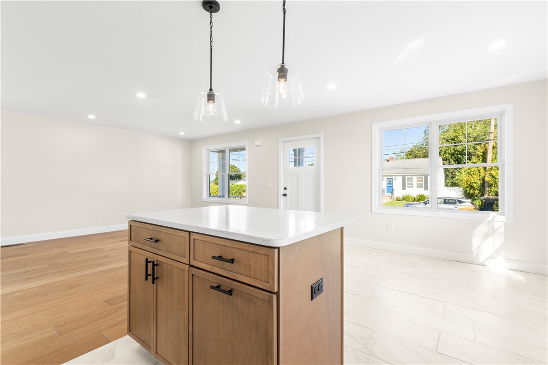 192 Terrace Avenue Pawtucket, RI 02860 - Photo 5 of 28 Gallery Image 5