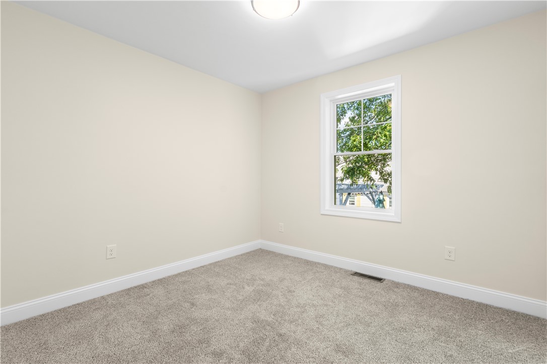 192 Terrace Avenue Pawtucket, RI 02860 - Photo 10 of 28 Gallery Image 10