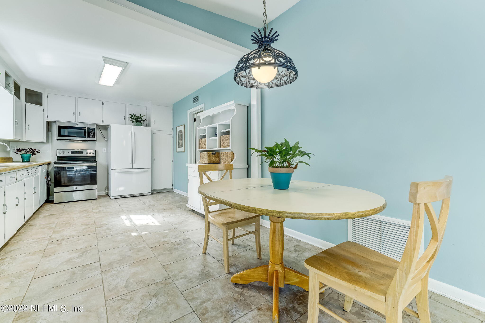 5743 Salerno Road Jacksonville, FL 32244 - Photo 31 of 51 Kitchen and eating space