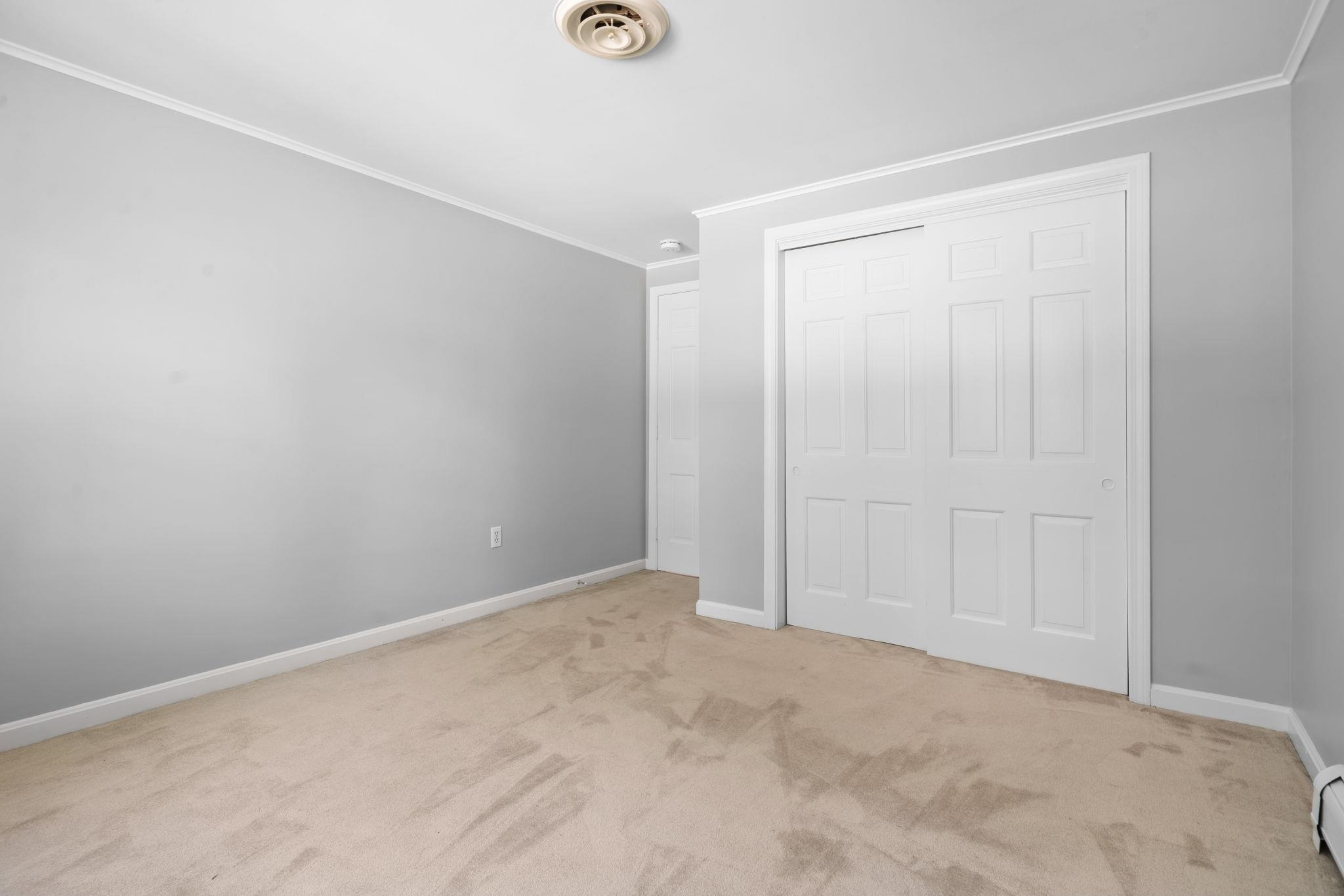 23 Mid. Dunstable Road Nashua, NH 03062 - Photo 32 of 48