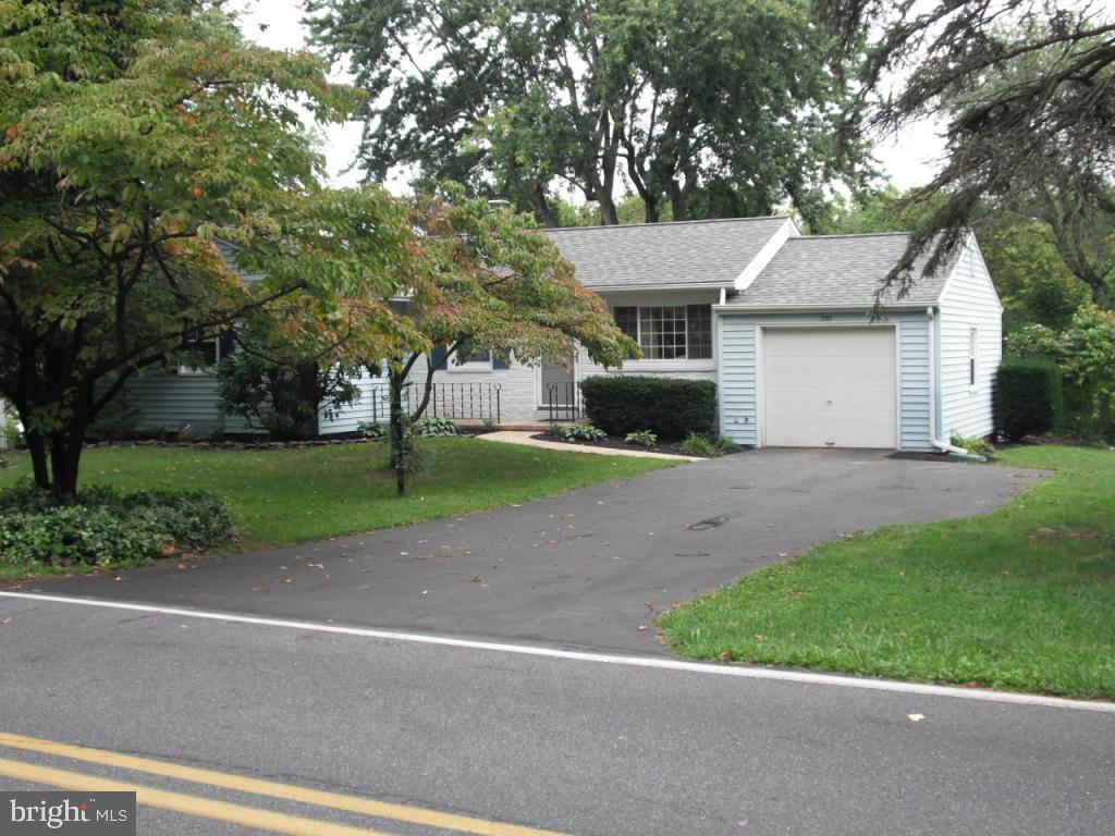 752 Dorsea Road Lancaster, PA 17601 - Photo 2 of 17 Gallery Image 2