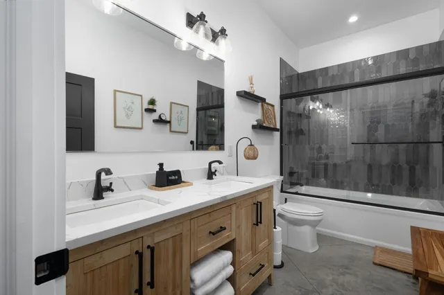 $889,900 | 23549 Forest Shores Drive, Cassopolis, MI 49031