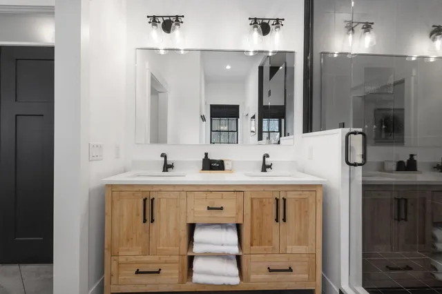 $889,900 | 23549 Forest Shores Drive, Cassopolis, MI 49031