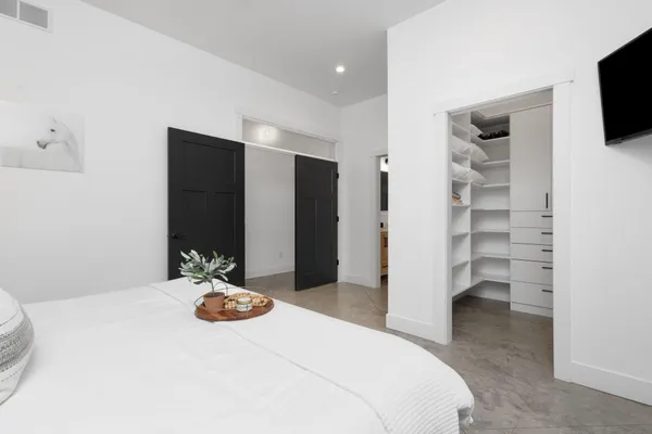 $849,900 | 23549 Forest Shores Drive, Cassopolis, MI 49031