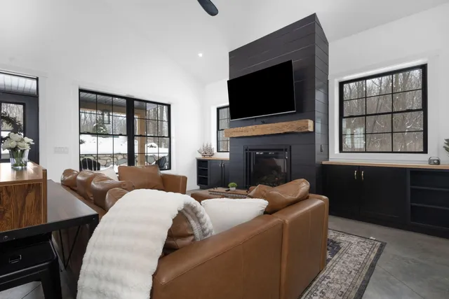 $889,900 | 23549 Forest Shores Drive, Cassopolis, MI 49031