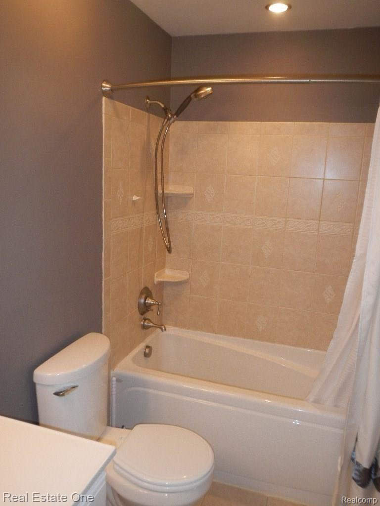 435 Worthington Road Canton, MI 48188 - Photo 19 of 32 DSCN0096.jpg