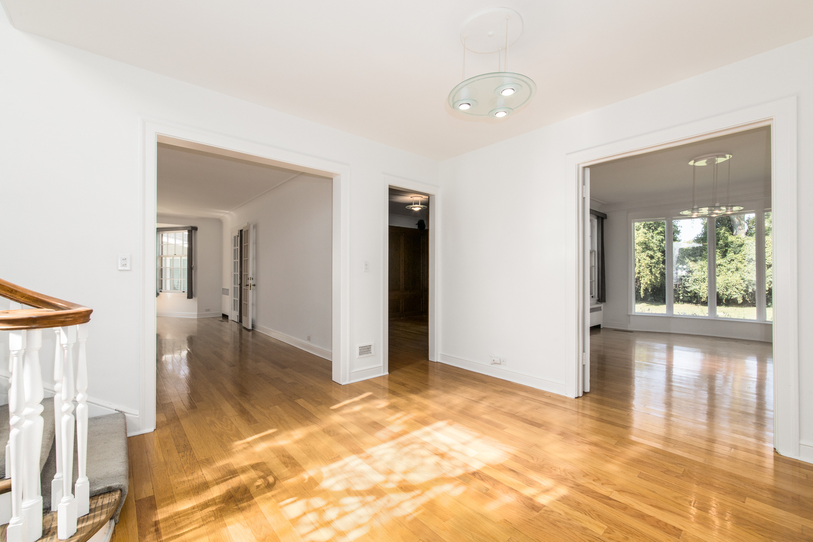 4410 Bobolink Terrace Skokie, IL 60076 - Photo 4 of 24