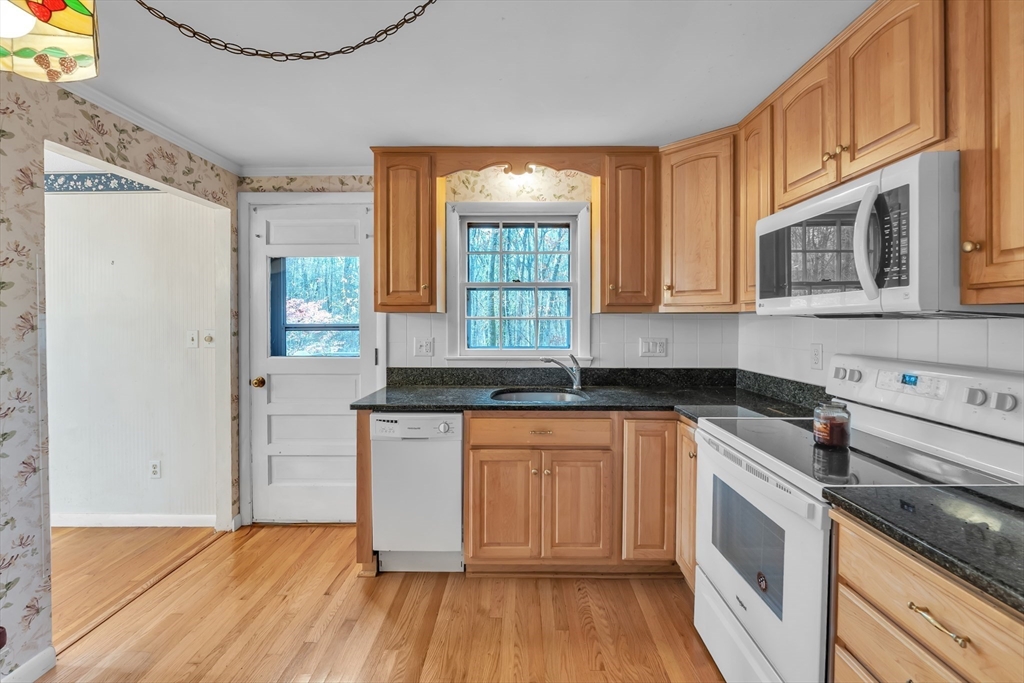 8 Whalen Road Hopkinton, MA 01748 - Photo 10 of 31 Gallery Image 10