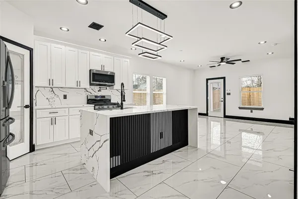 $2,549 | 13106 Donegal Way, Unit B, Houston, TX 77047