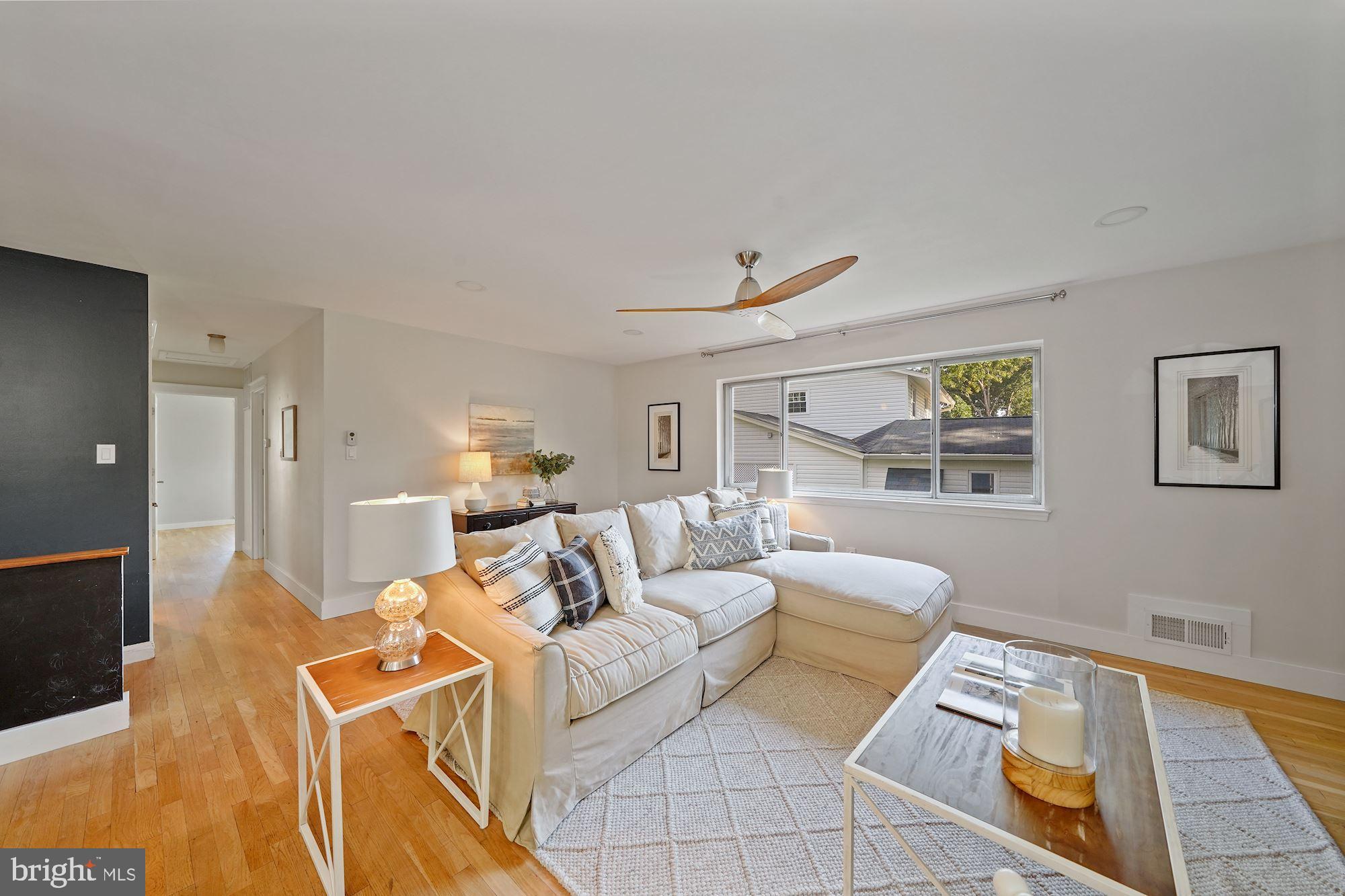 6924 Vancouver Road Springfield, VA 22152 - Photo 2 of 28 Sun-drenched Living Room with Hardwood Floors