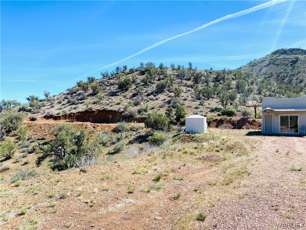 9095 Elliott Ridge Road Kingman, AZ 86401 - Photo 39 of 54 a view of a dry yard with wooden fence