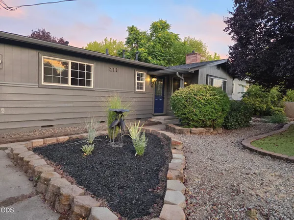 $329,000 | 213 Corcoran Lane, Central Point, OR 97502