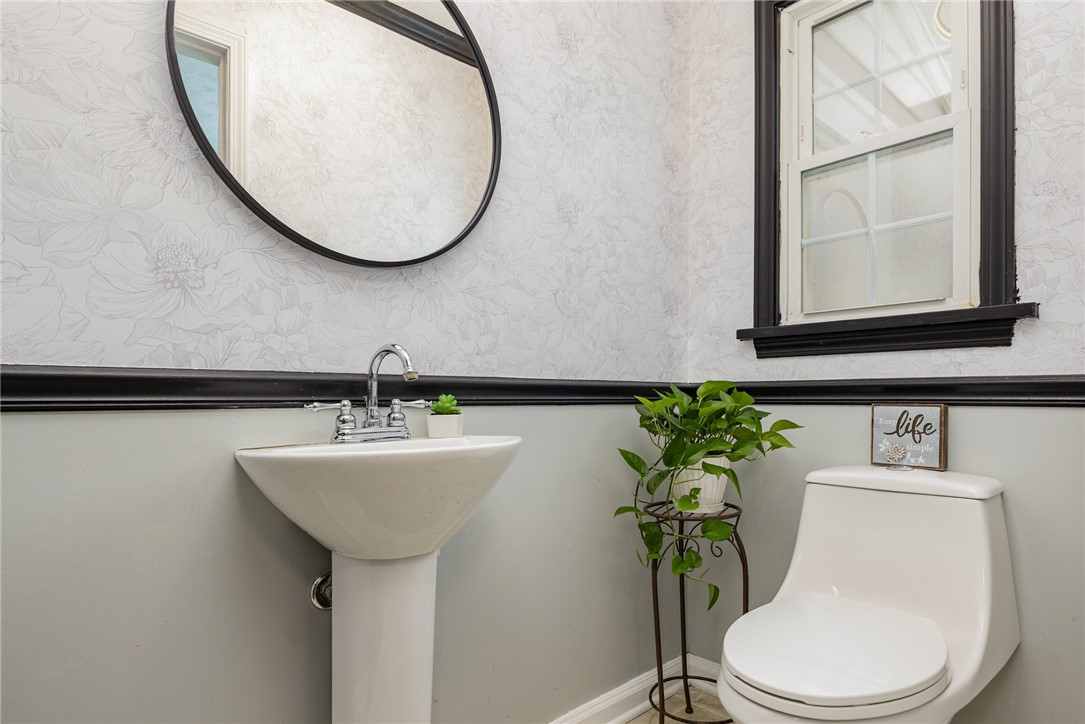 1331 Whitney Road East Perinton, NY 14450 - Photo 17 of 29