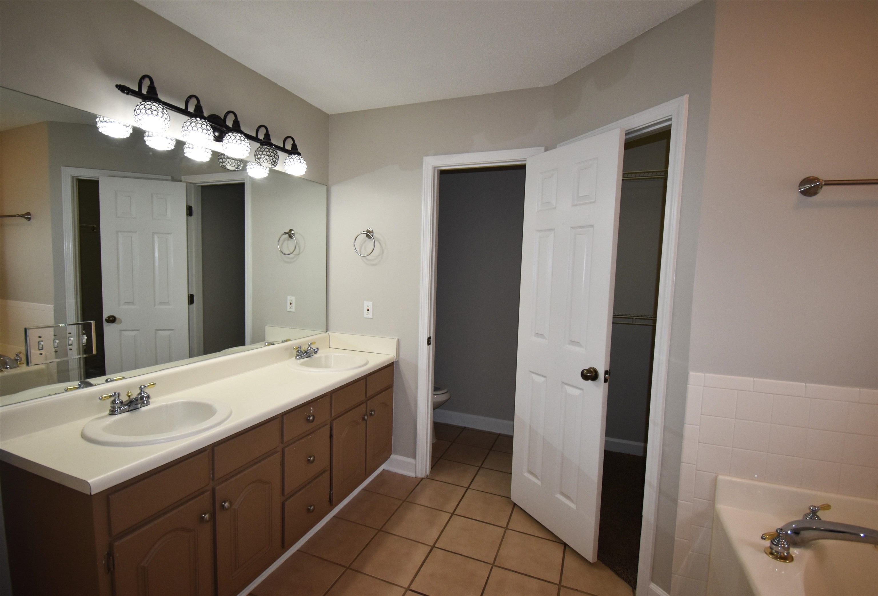 1103 Longleaf Street Foley, AL 36535 - Photo 13 of 21 Primary Bath