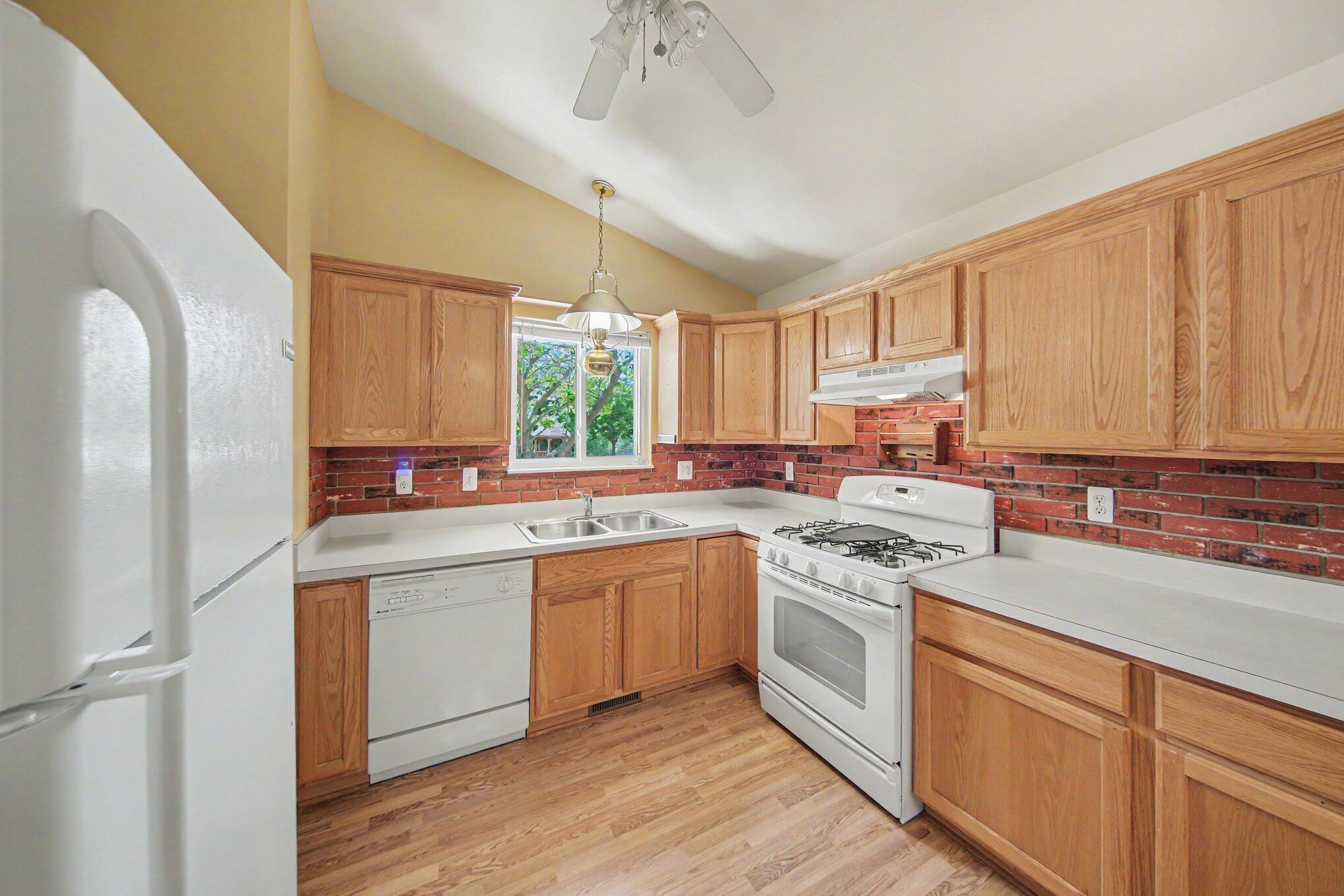 103 Ridgeview Court Grass Lake, MI 49240 - Photo 10 of 38 012_file_6515