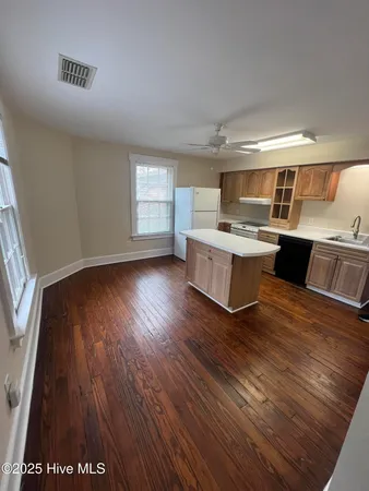 $1,400 | 206 North Poplar Street, Unit E, Aberdeen, NC 28315