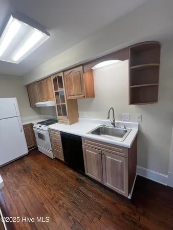 $1,400 | 206 North Poplar Street, Unit E, Aberdeen, NC 28315