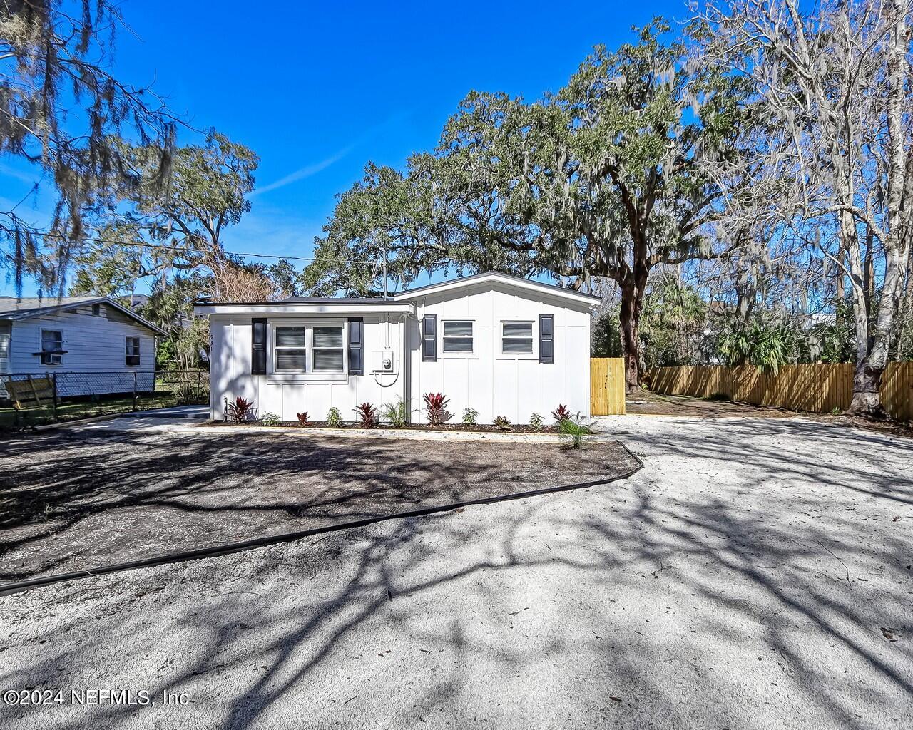 931 Dillard Road Jacksonville, FL 32233 - Photo 1 of 35 Front