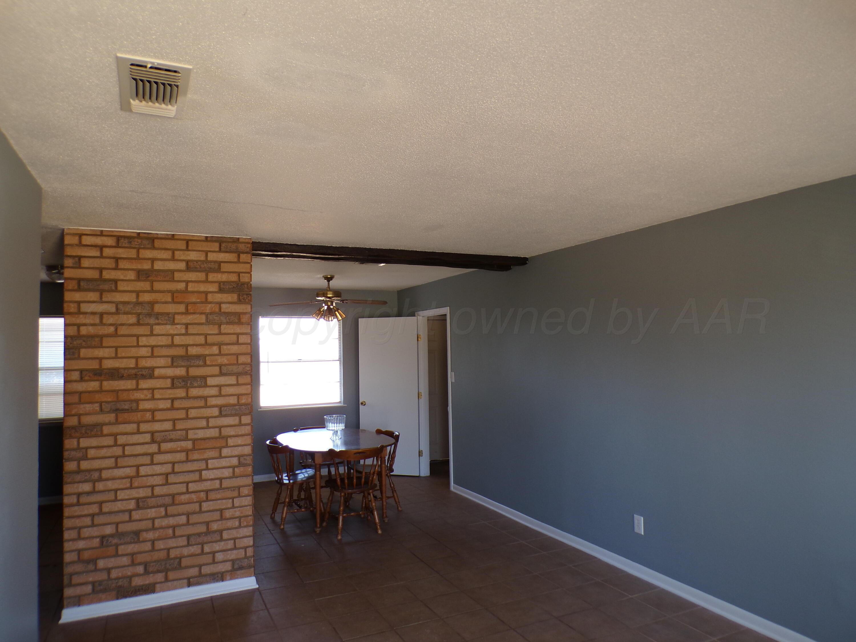 403 North Robey Avenue Fritch, TX 79036 - Photo 6 of 24 a view of a room with a table and chair
