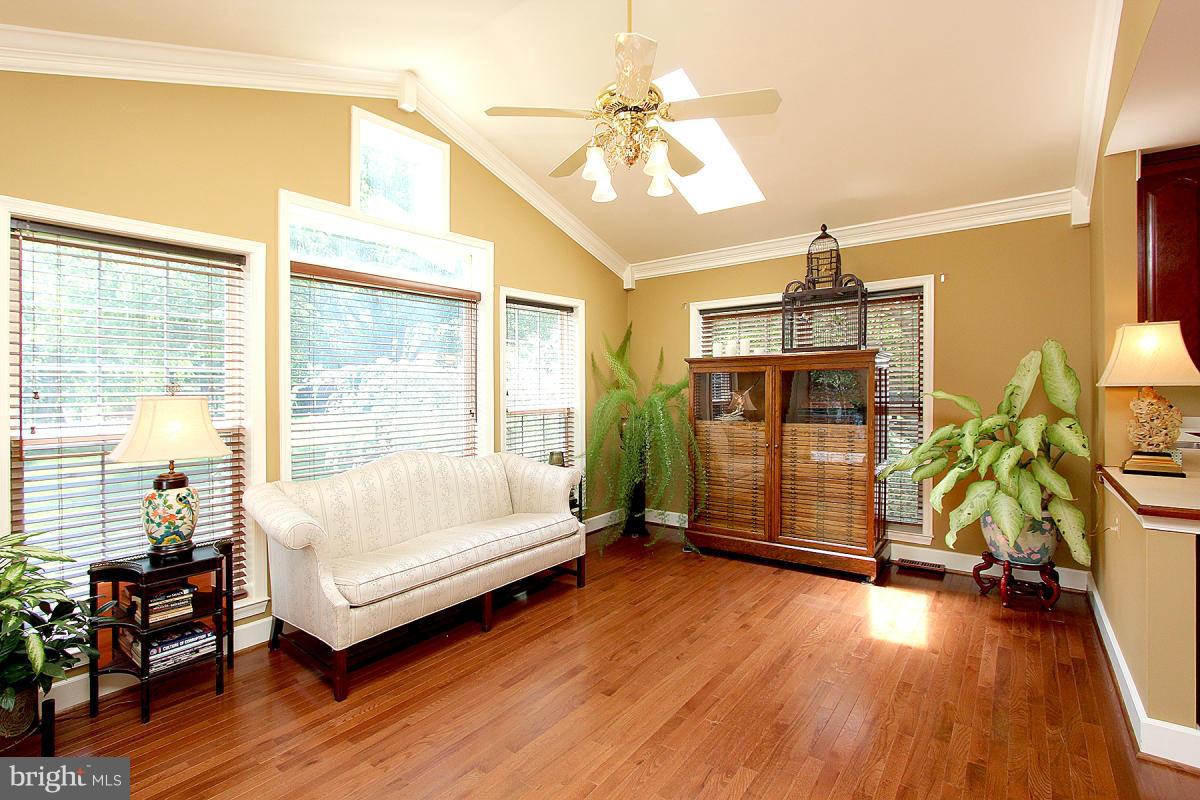 9208 Huntmaster Road Gaithersburg, MD 20882 - Photo 11 of 30 Interior (General)
