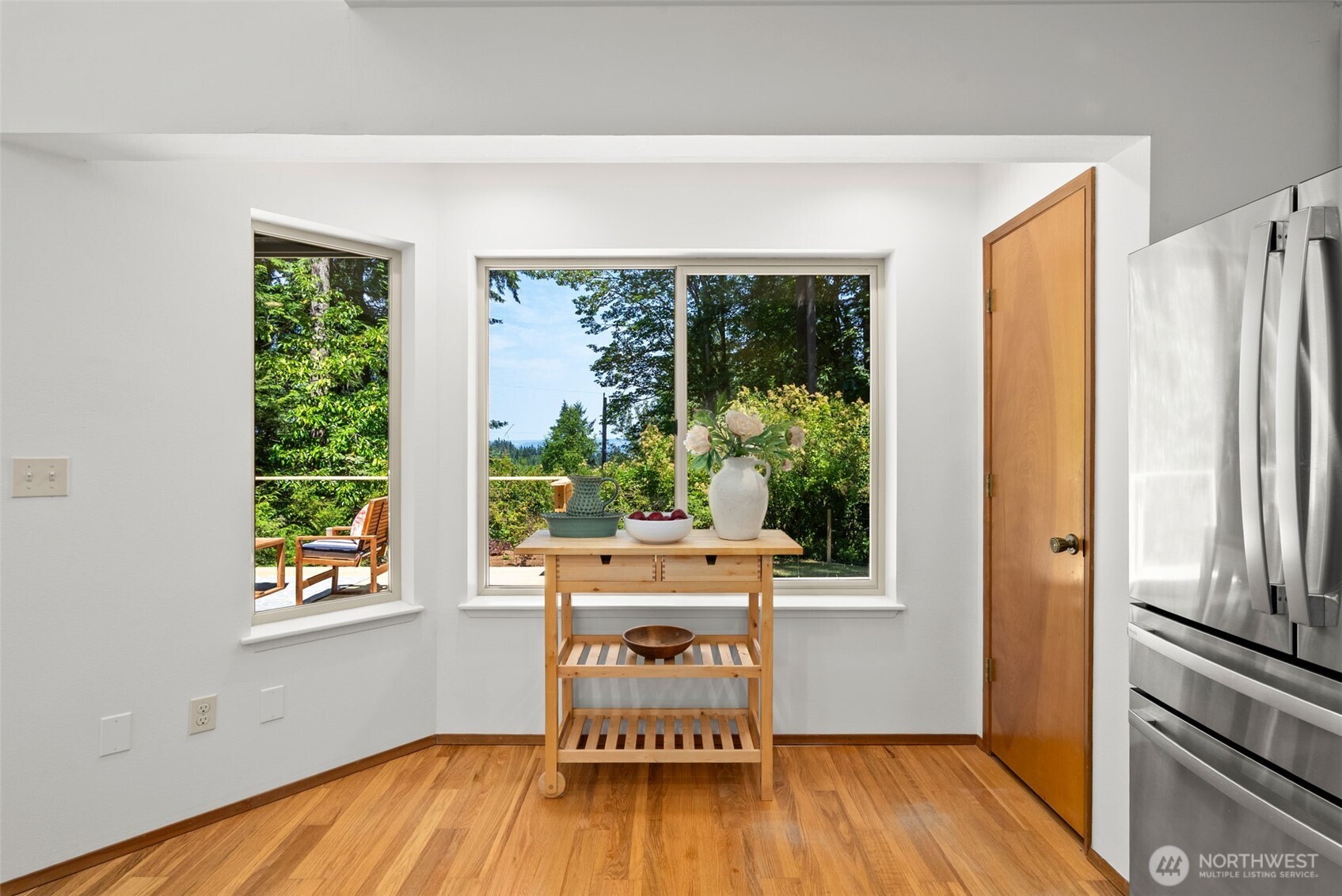 10109 Northeast Knight Road Bainbridge Island, WA 98110 - Photo 9 of 37 Gallery Image 9