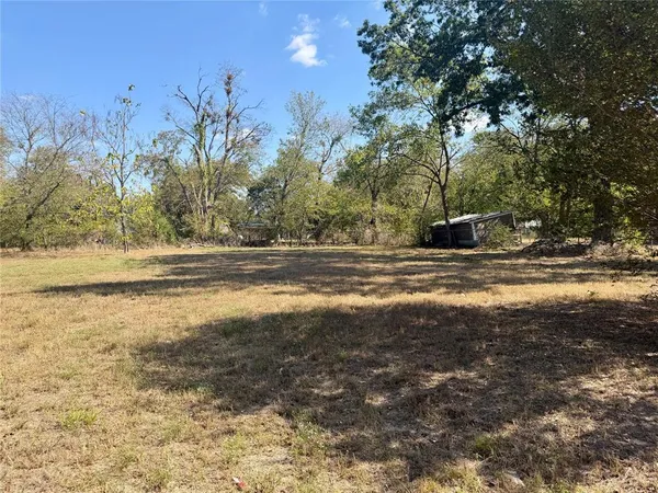 a view of a backyard of the house