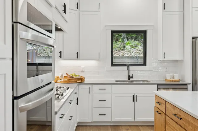 $699,900 | 5742 Shady Oak Road, Unit 7, Minnetonka, MN 55343