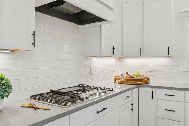 $699,900 | 5742 Shady Oak Road, Unit 7, Minnetonka, MN 55343