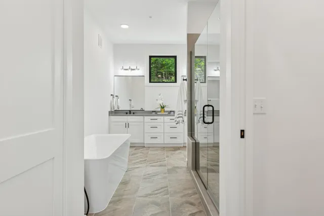 $699,900 | 5742 Shady Oak Road, Unit 7, Minnetonka, MN 55343