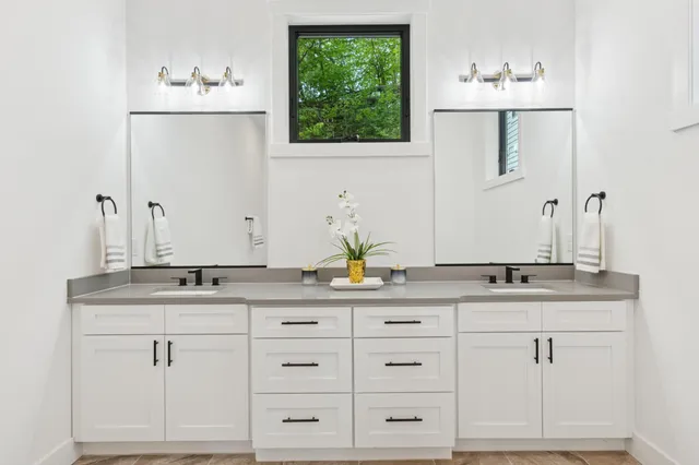 $699,900 | 5742 Shady Oak Road, Unit 7, Minnetonka, MN 55343