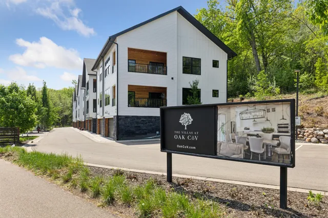 $699,900 | 5742 Shady Oak Road, Unit 7, Minnetonka, MN 55343