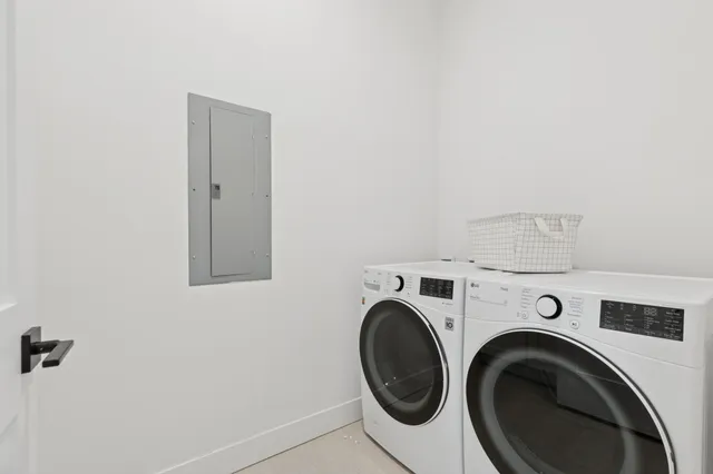 $699,900 | 5742 Shady Oak Road, Unit 7, Minnetonka, MN 55343