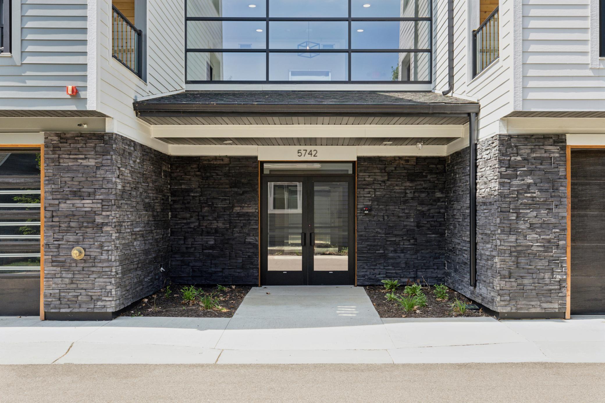 5742 Shady Oak Road, Unit 7 Minnetonka, MN 55343 - Photo 4 of 46