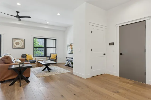 $699,900 | 5742 Shady Oak Road, Unit 7, Minnetonka, MN 55343