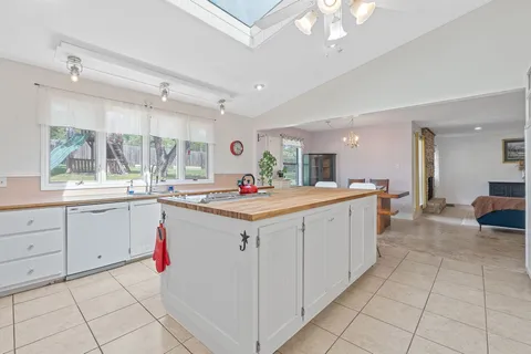 $895,000 | 8705 South View Road, Austin, TX 78737