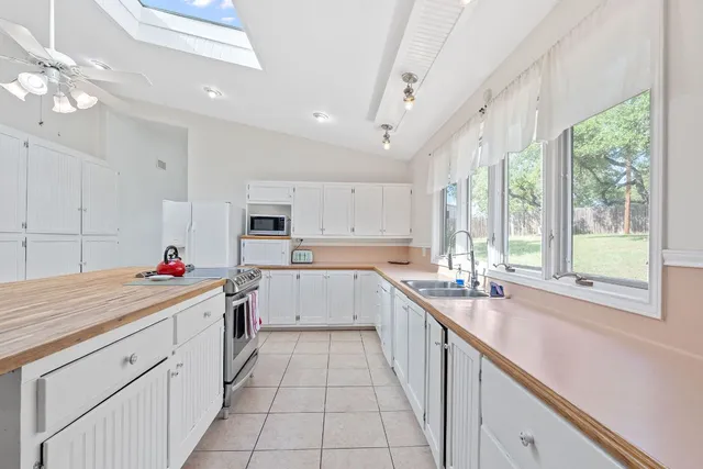 $895,000 | 8705 South View Road, Austin, TX 78737