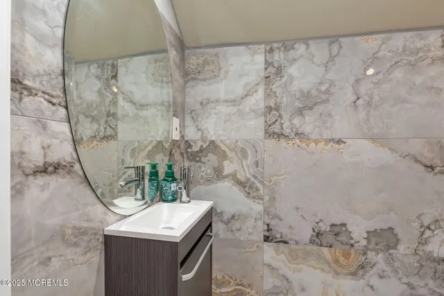 $1,699,999 | 14 Schanck Road, Holmdel, NJ 07733