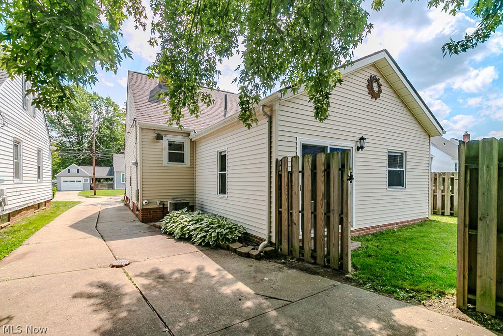 1640 Douglas Road Wickliffe, OH 44092 - Photo 7 of 39