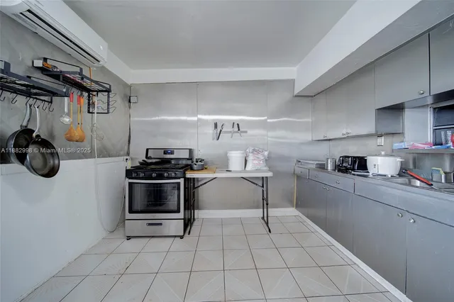 a view of a house with backyard and porch