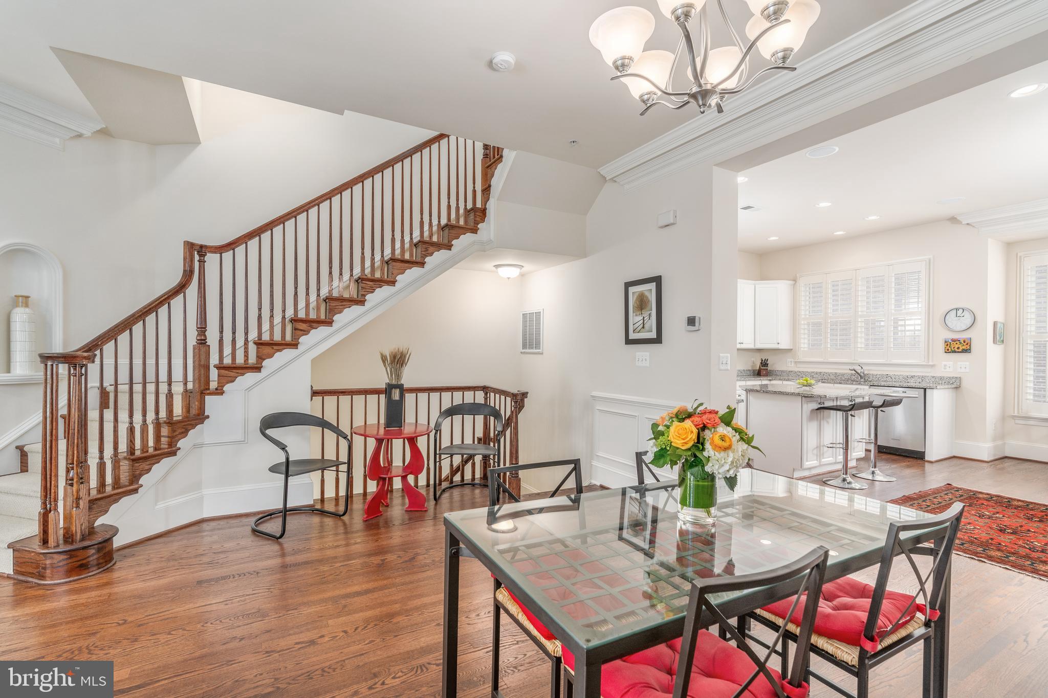 1868 Carpenter Road Alexandria, VA 22314 - Photo 13 of 46 exquisite moldings throughout