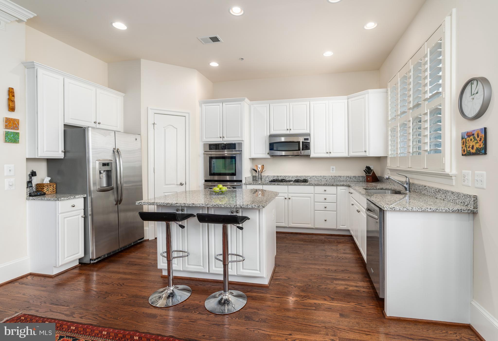 1868 Carpenter Road Alexandria, VA 22314 - Photo 16 of 46 Stainless steel appliances