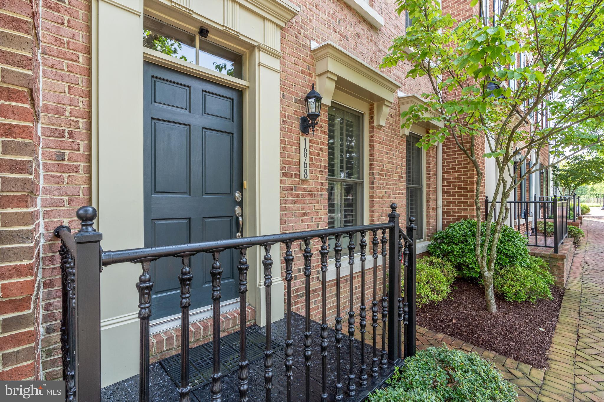 1868 Carpenter Road Alexandria, VA 22314 - Photo 2 of 46 Beautiful entry