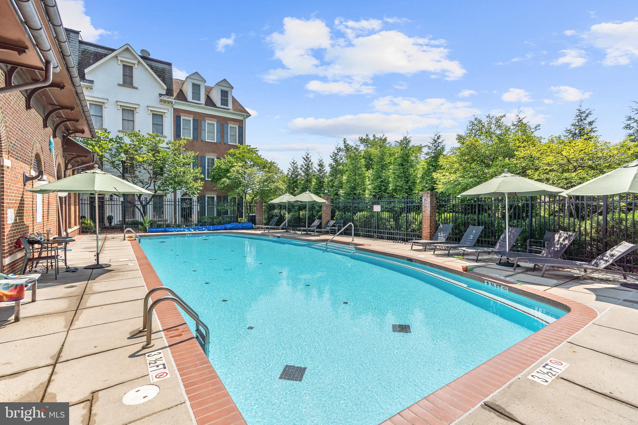 1868 Carpenter Road Alexandria, VA 22314 - Photo 37 of 46 Community pool