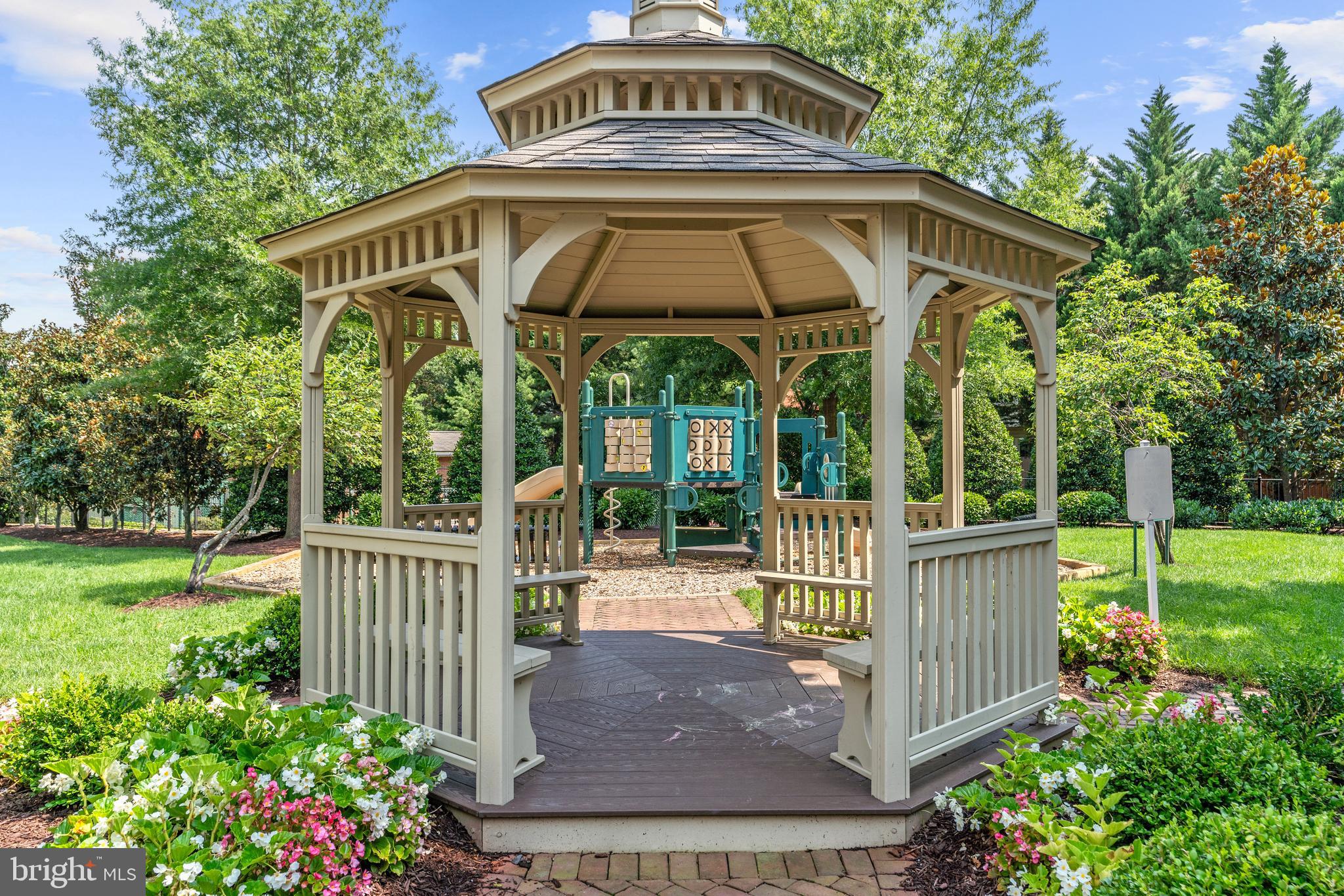 1868 Carpenter Road Alexandria, VA 22314 - Photo 39 of 46 Beautiful grounds
