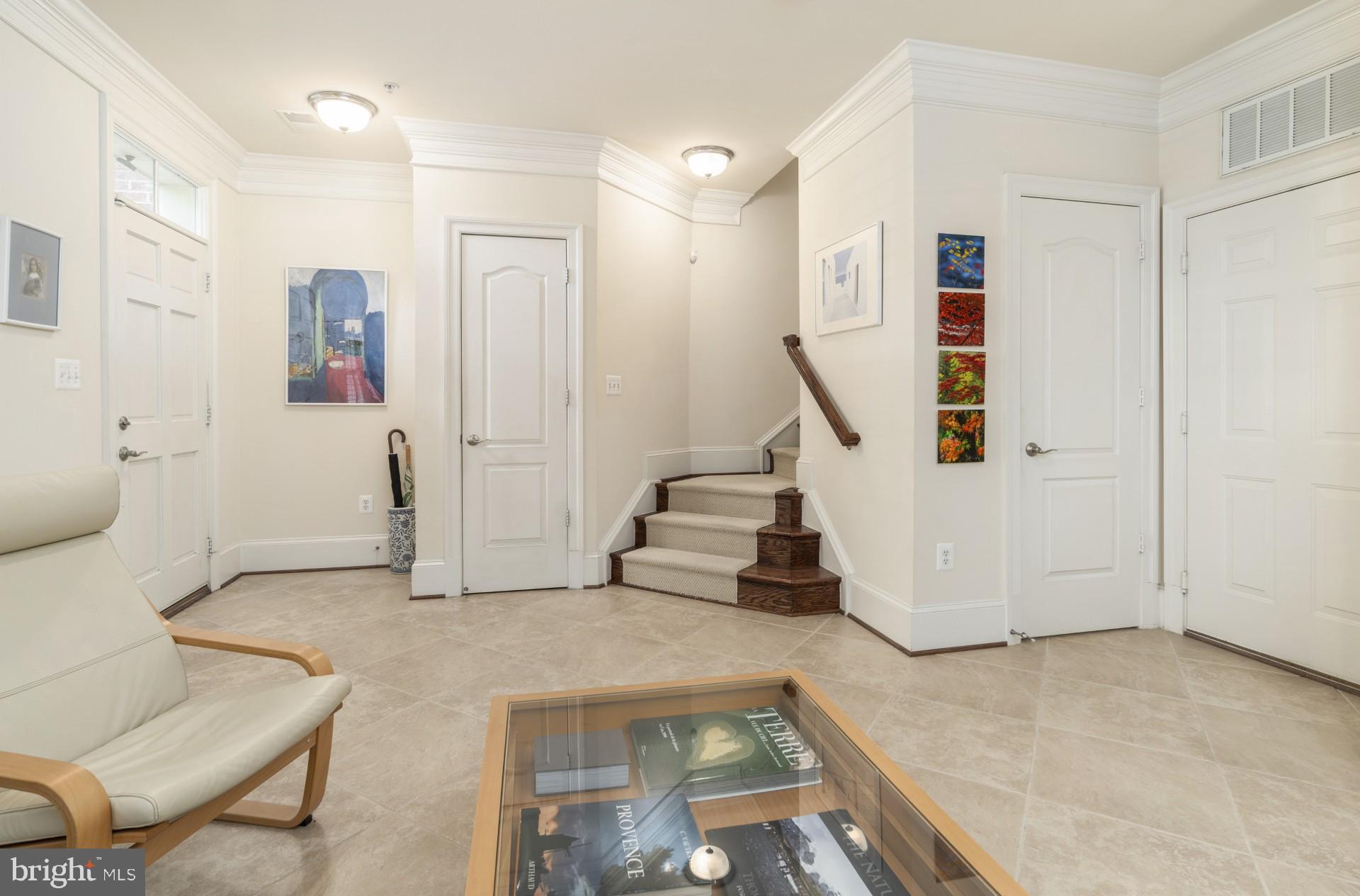1868 Carpenter Road Alexandria, VA 22314 - Photo 6 of 46 Walk up to the main level