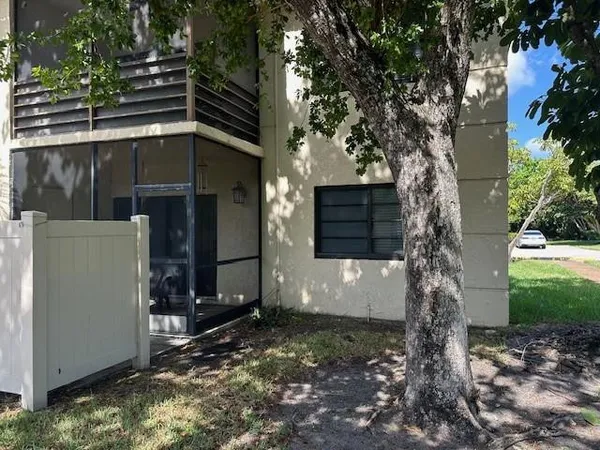 $1,825 | 134 South Cypress Road, Unit 411, Pompano Beach, FL 33060