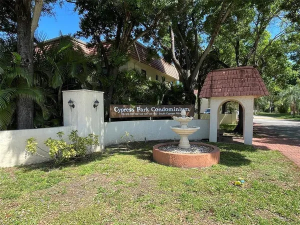 $1,825 | 134 South Cypress Road, Unit 411, Pompano Beach, FL 33060