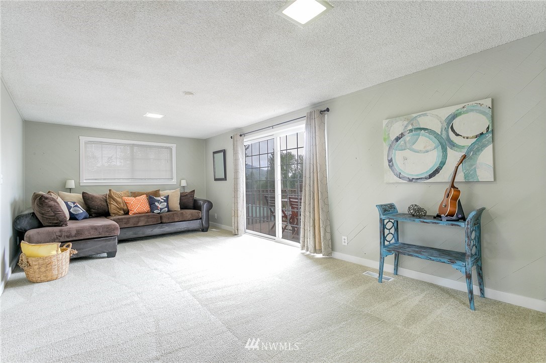 16033 Southeast 131st Street Renton, WA 98059 - Photo 11 of 25 Gallery Image 11