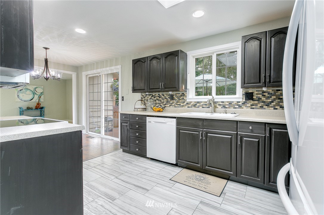 16033 Southeast 131st Street Renton, WA 98059 - Photo 9 of 25 Gallery Image 9