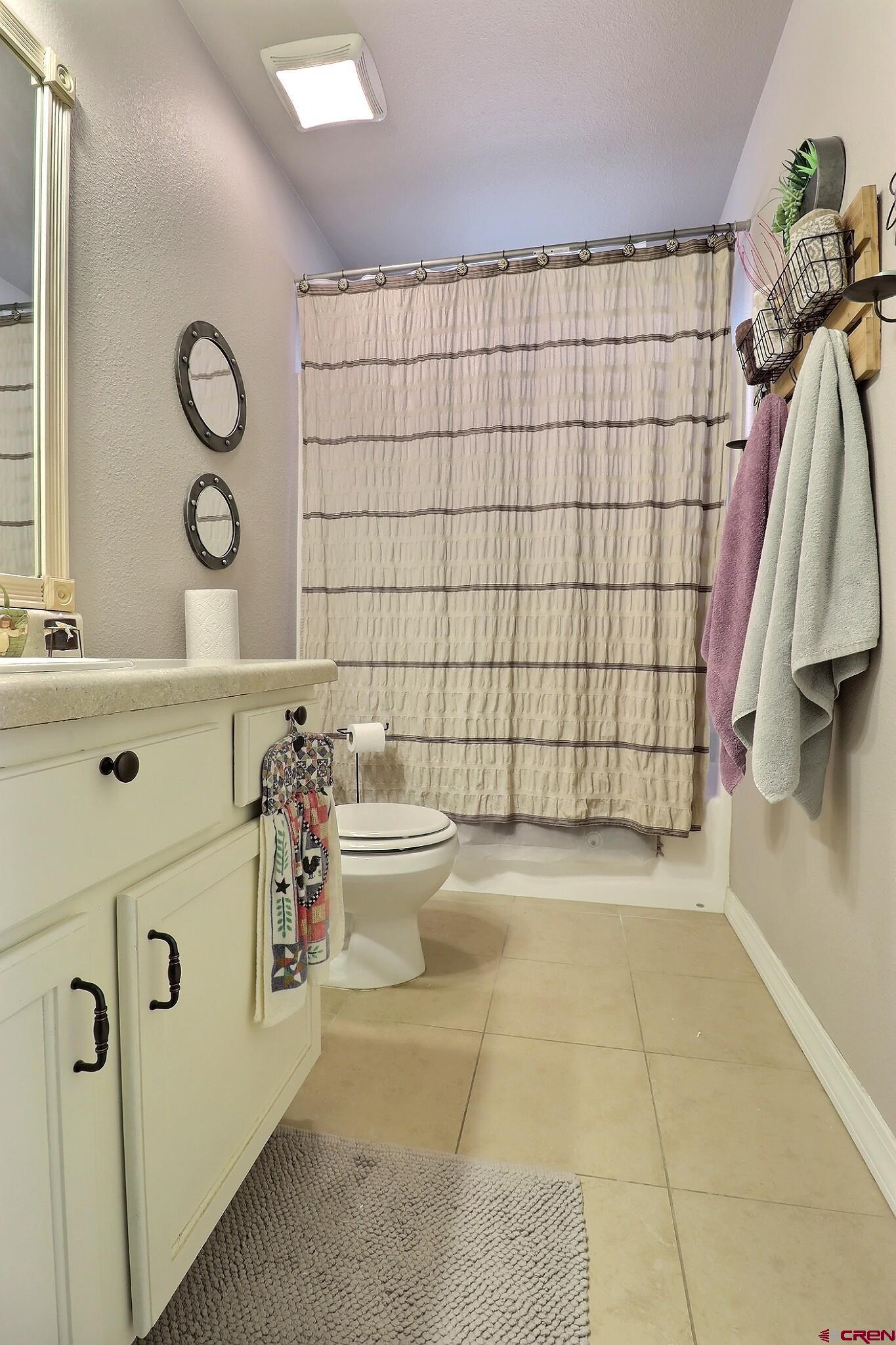 786 Dutton Street Delta, CO 81416 - Photo 15 of 29 The full bath in the wing of the home with both bedrooms and the laundry room